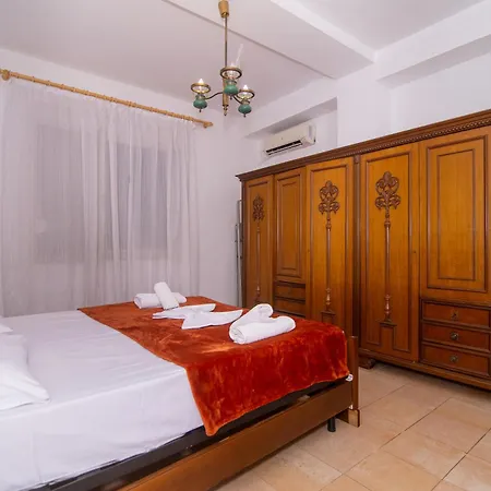 Vintage Blloku Apartment *