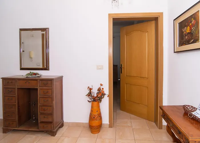 Vintage Blloku * טיראנה