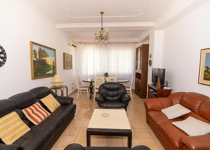 Vintage Blloku * טיראנה