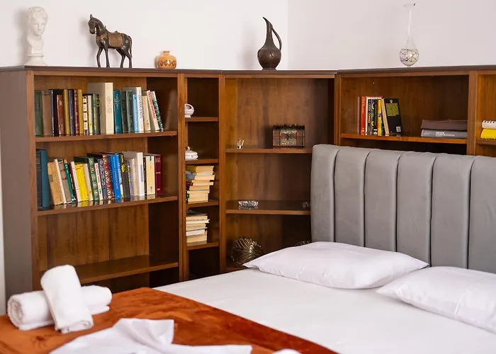 Vintage Blloku * טיראנה