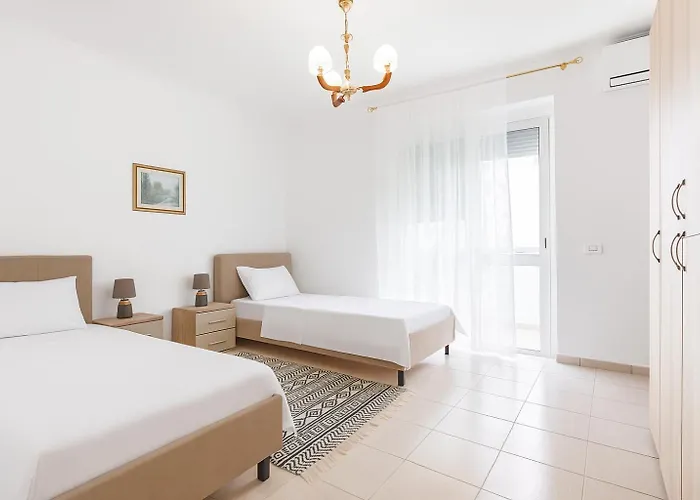 Vintage Blloku * טיראנה